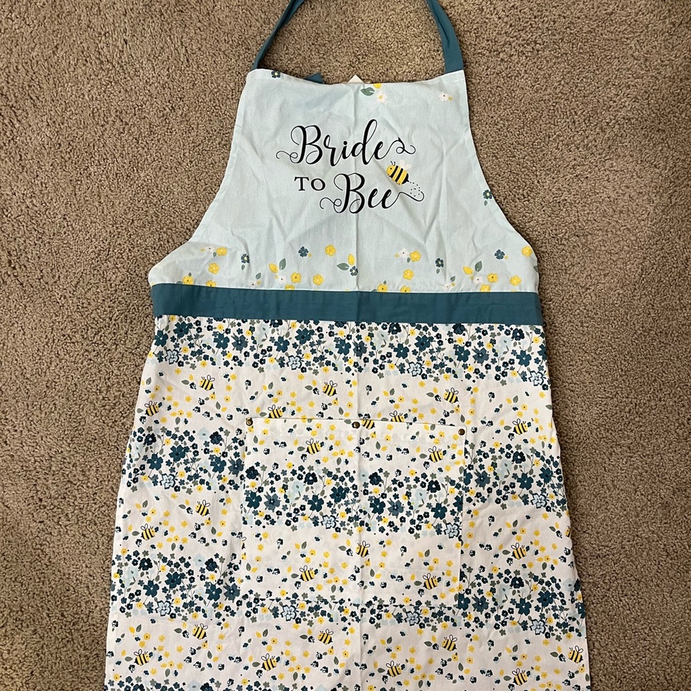 Fun Bride to Bee Apron! Never worn, still has tags